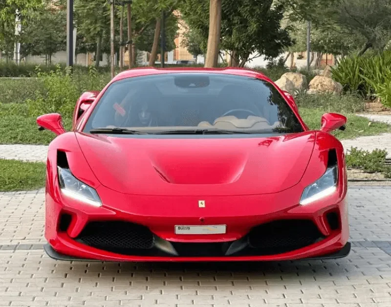 فيراري F8 2023