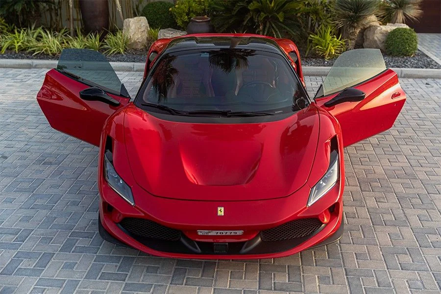 فيراري F8 2023