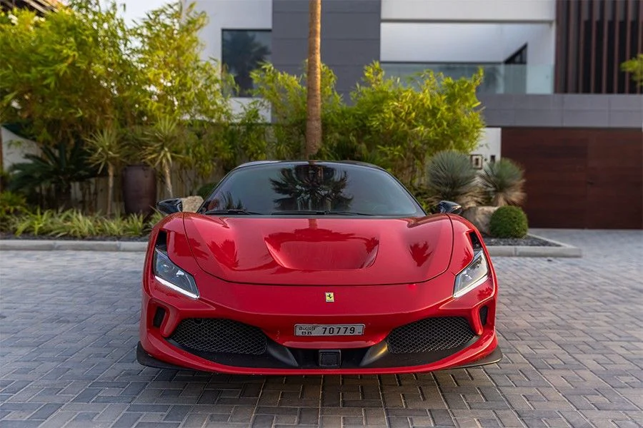 فيراري F8 2023