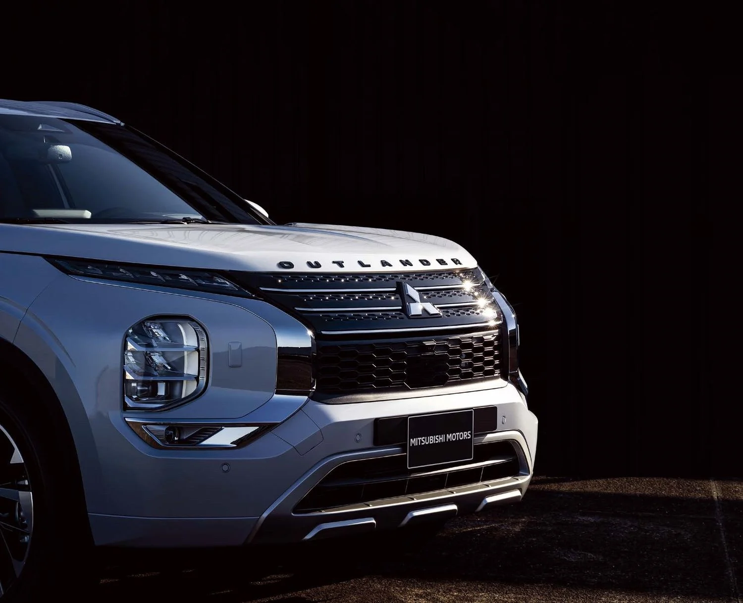 MITSUBISHI OUTLANDER 2024
