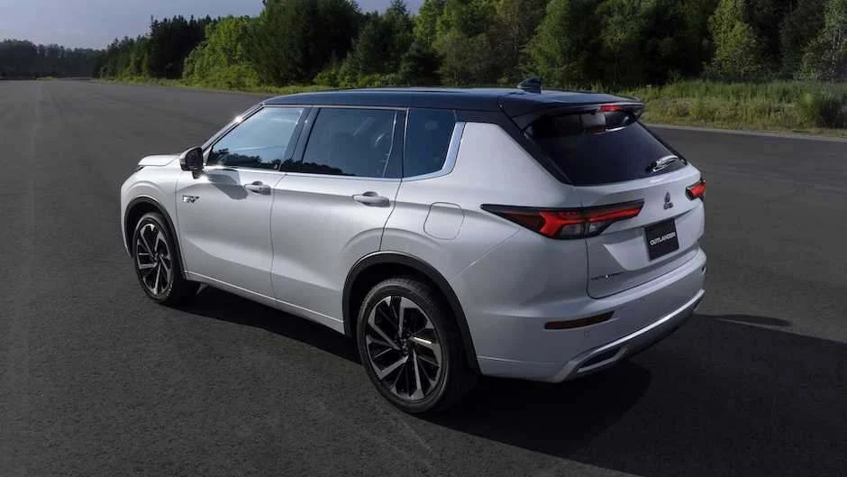 MITSUBISHI OUTLANDER 2024