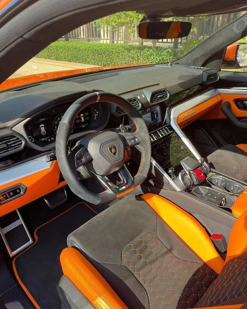 LAMBORGHINI URUS 2023
