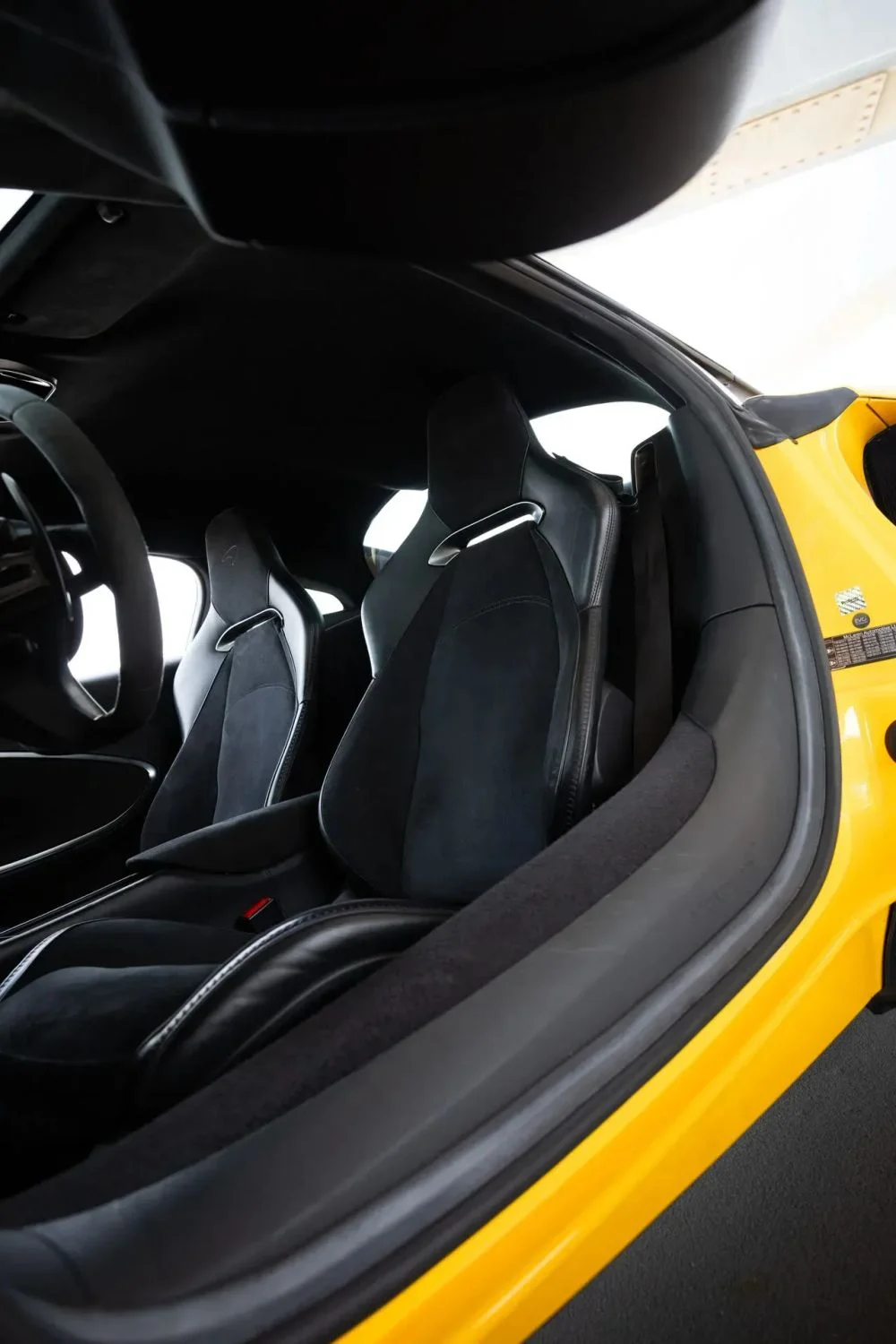 MCLAREN Artura Spider 2025
