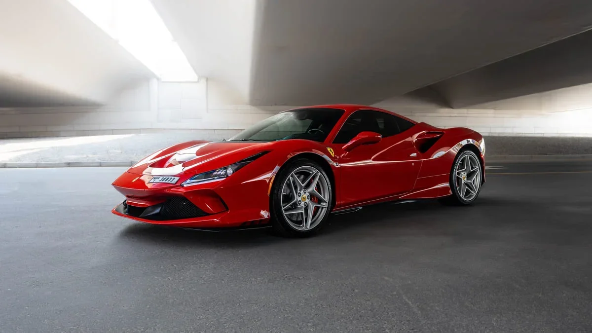 فيراري F8 2023