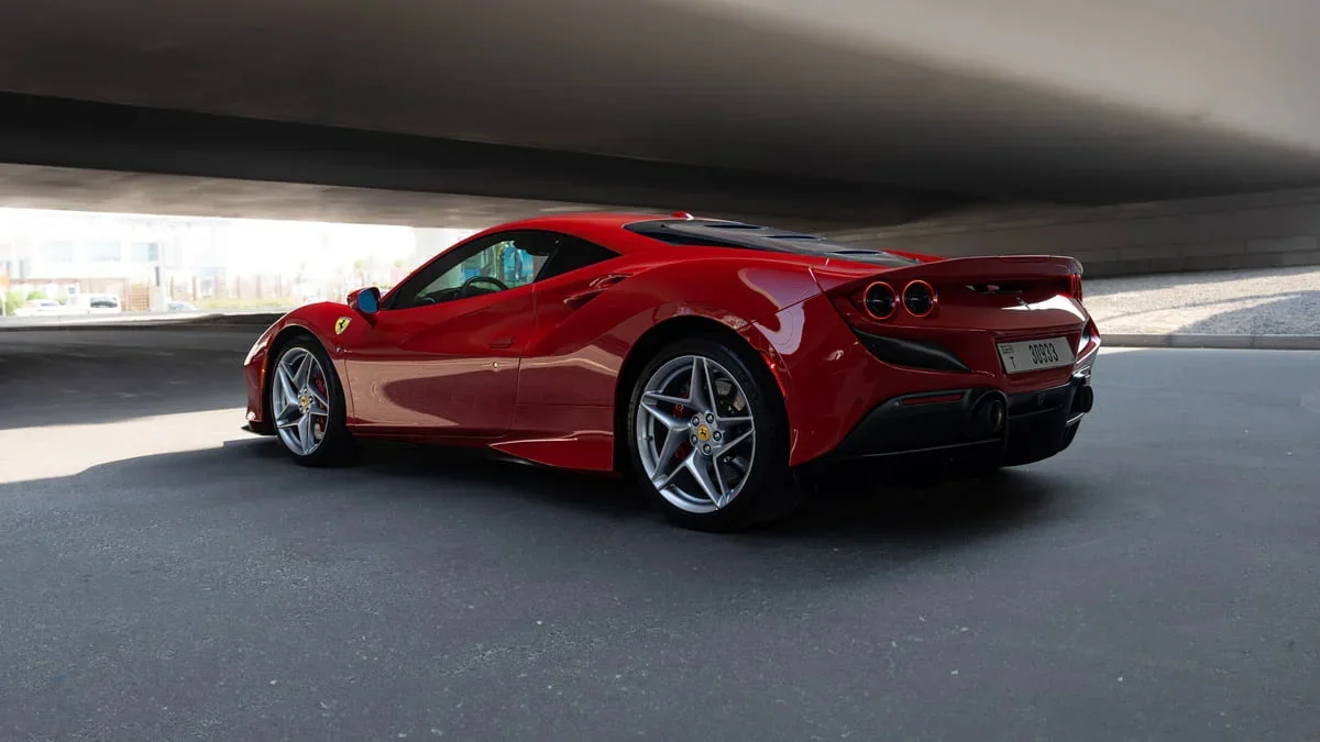 فيراري F8 2023