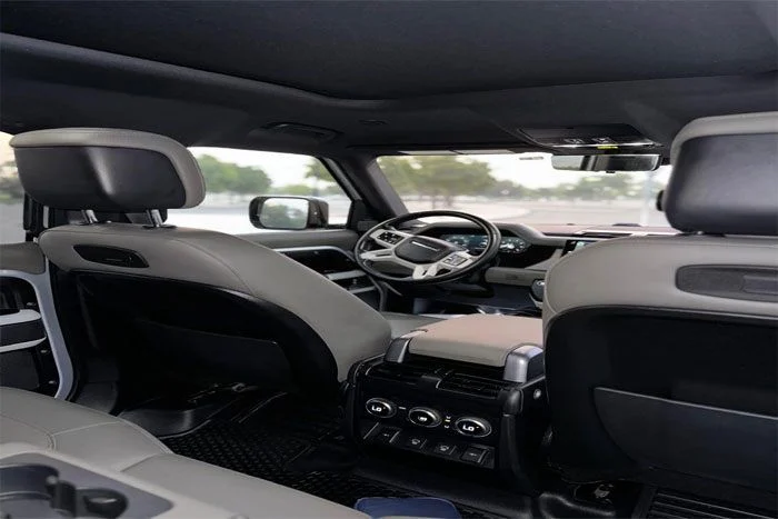 LAND ROVER DEFENDER 2025