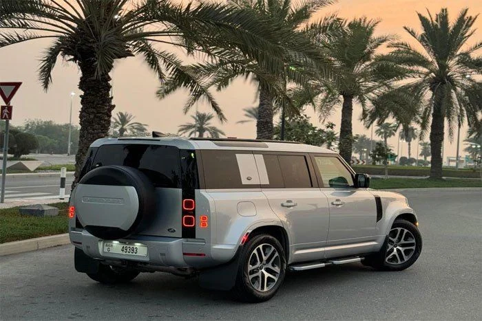 LAND ROVER DEFENDER 2025