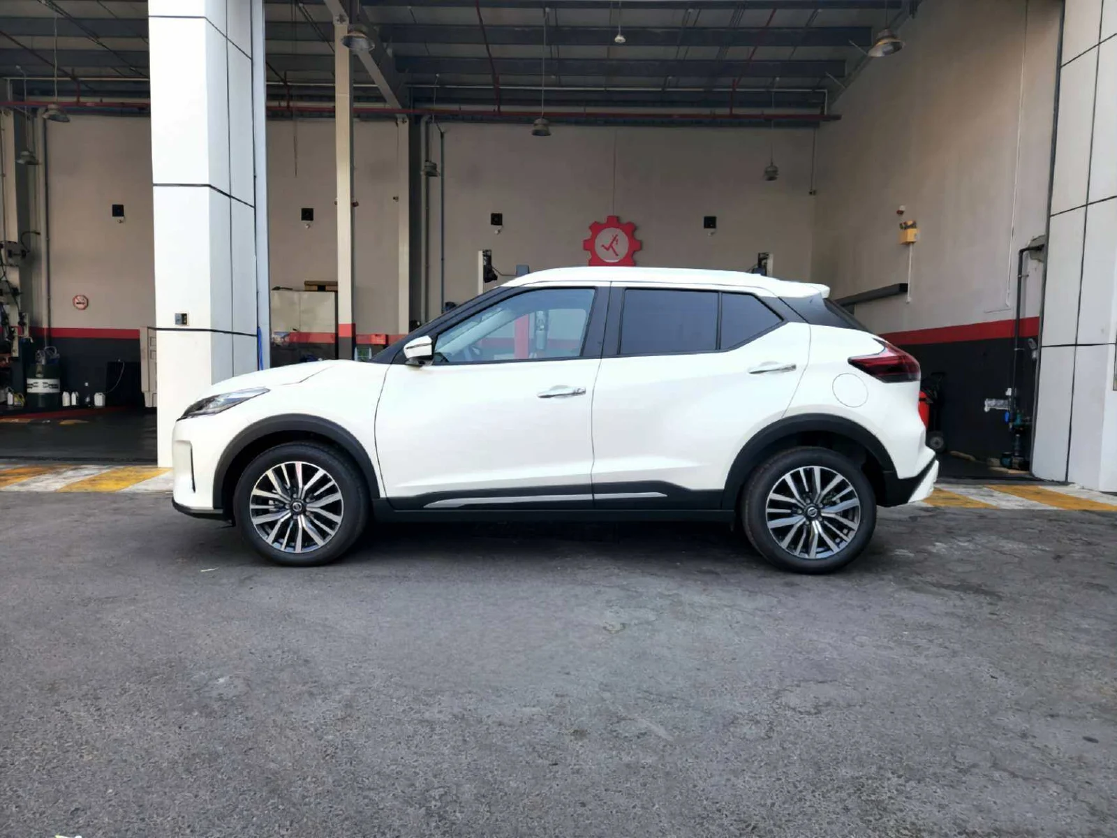 NISSAN KICKS 2023
