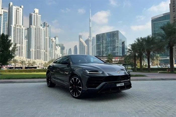 LAMBORGHINI URUS 2024