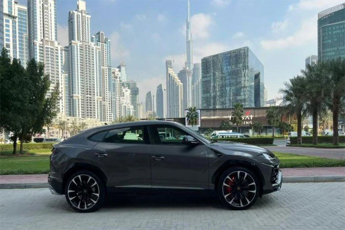 LAMBORGHINI URUS 2024