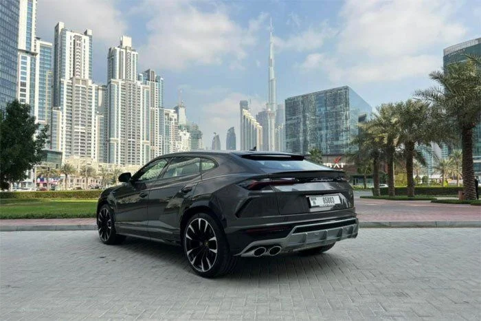 LAMBORGHINI URUS 2024