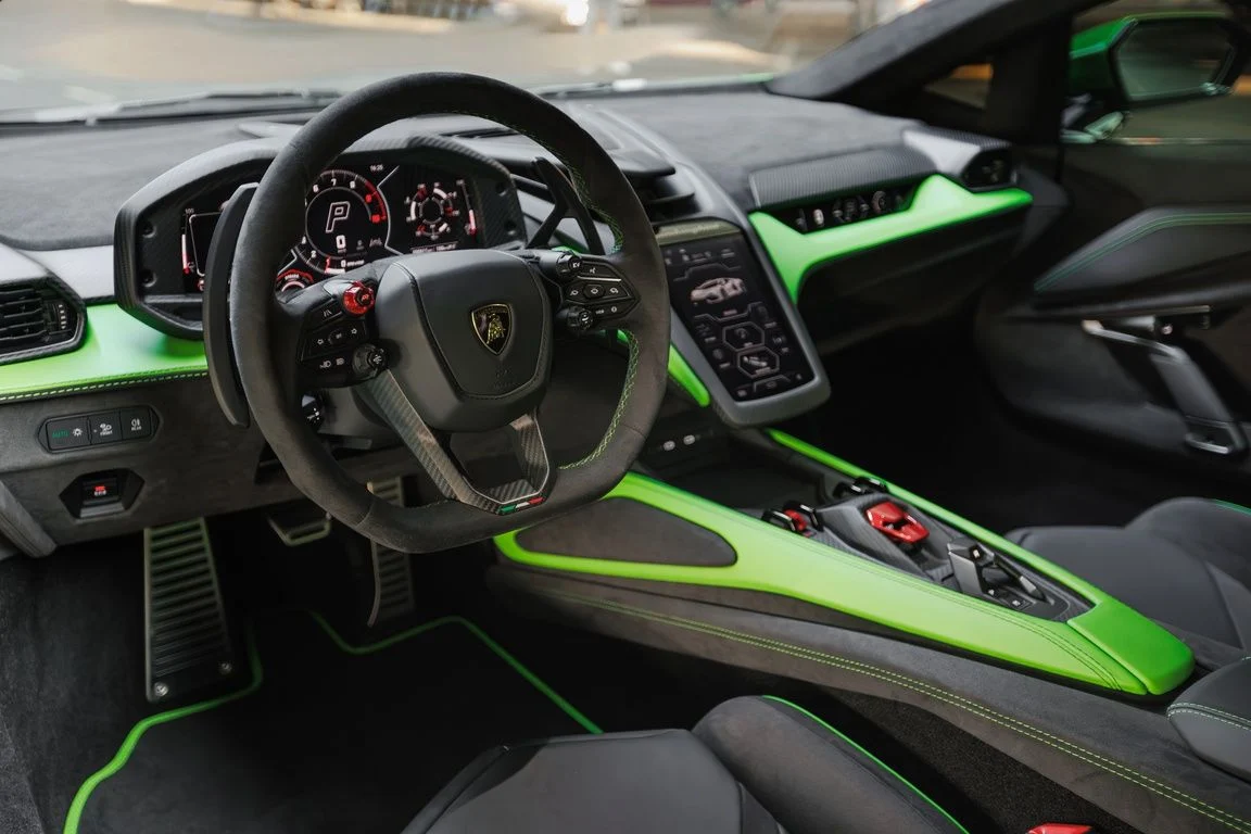 LAMBORGHINI Revuelto 2024