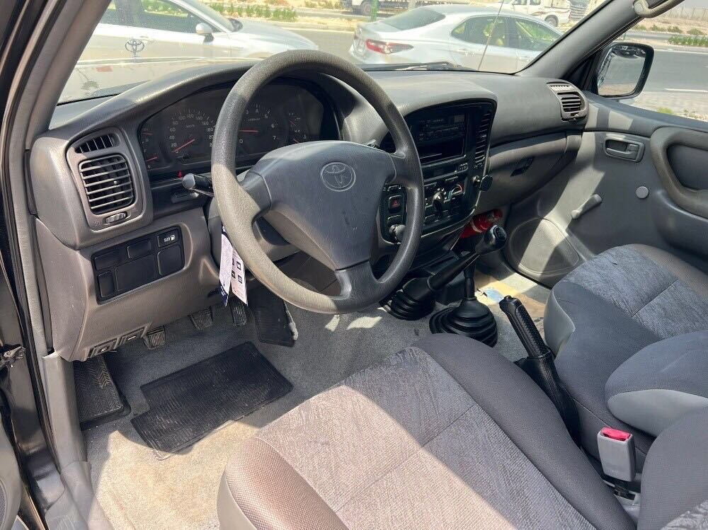 Car Image 1998 TOYOTA LAND CRUISER G