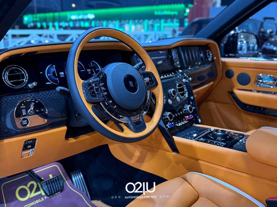 Car Image 2025 ROLLS ROYCE CULLINAN 