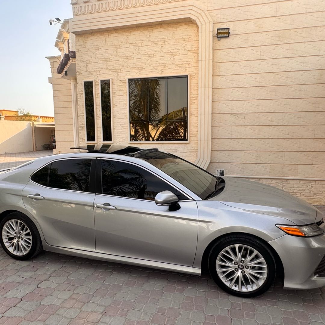 Car Image 2018 TOYOTA CAMRY XLE