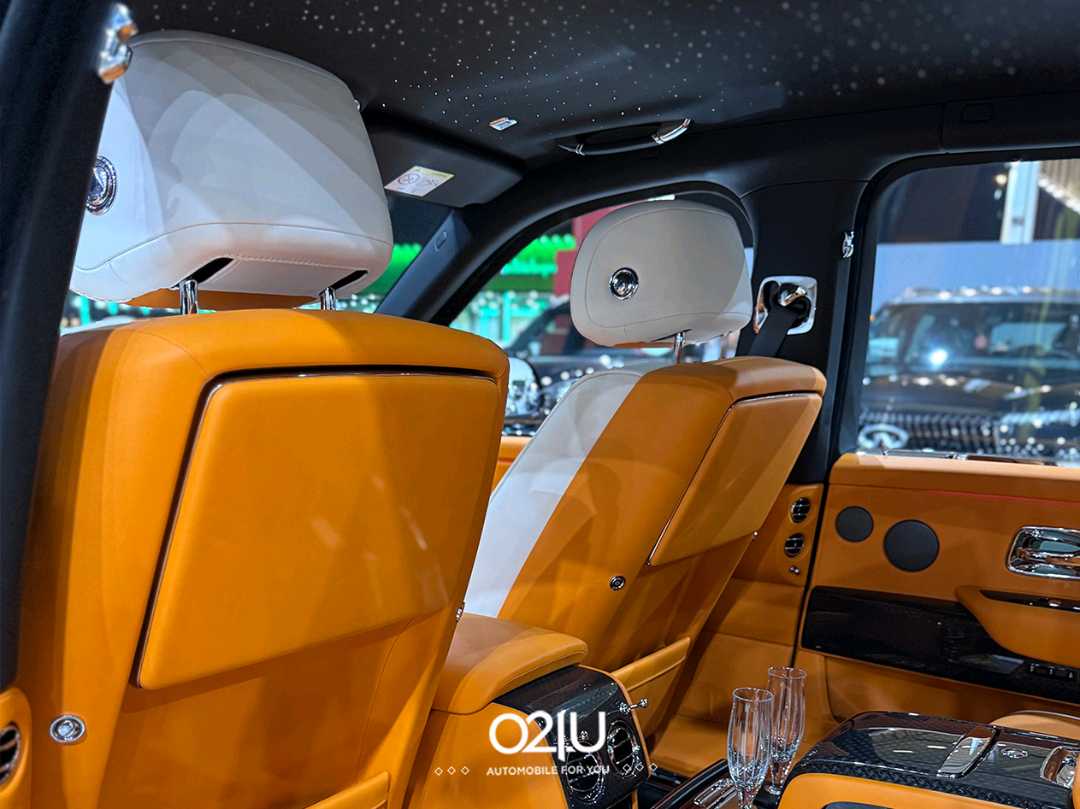 Car Image 2025 ROLLS ROYCE CULLINAN 