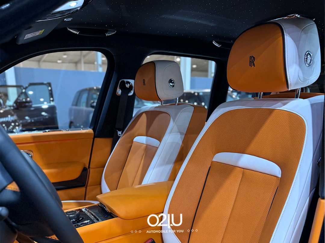 Car Image 2025 ROLLS ROYCE CULLINAN 