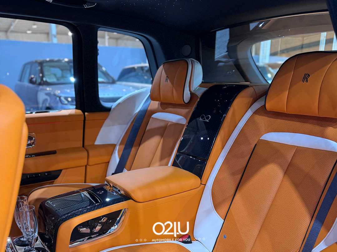 Car Image 2025 ROLLS ROYCE CULLINAN 