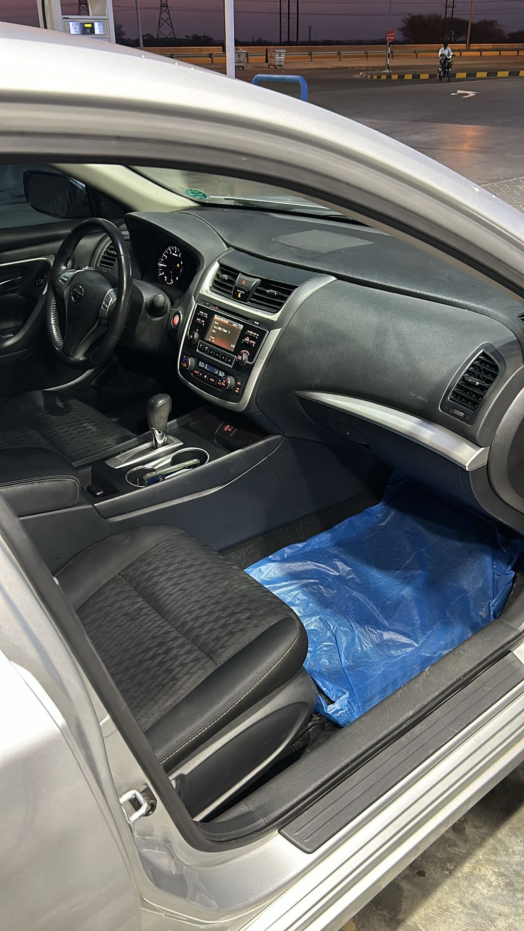 Car Image 2017 NISSAN ALTIMA SV