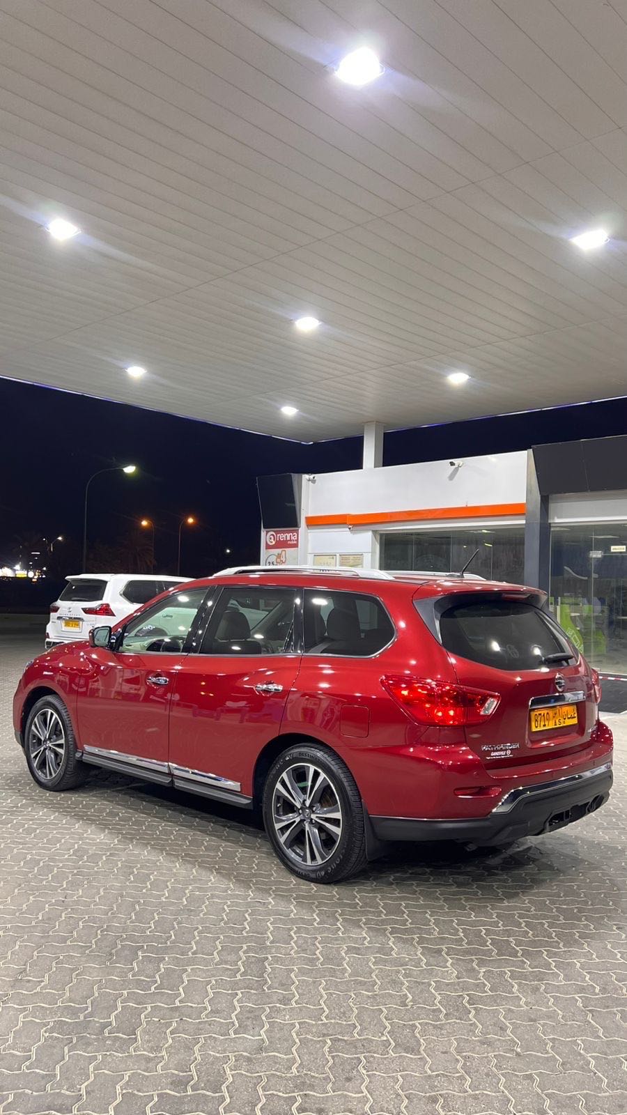 Car Image 2017 NISSAN PATHFINDER PLATINUM