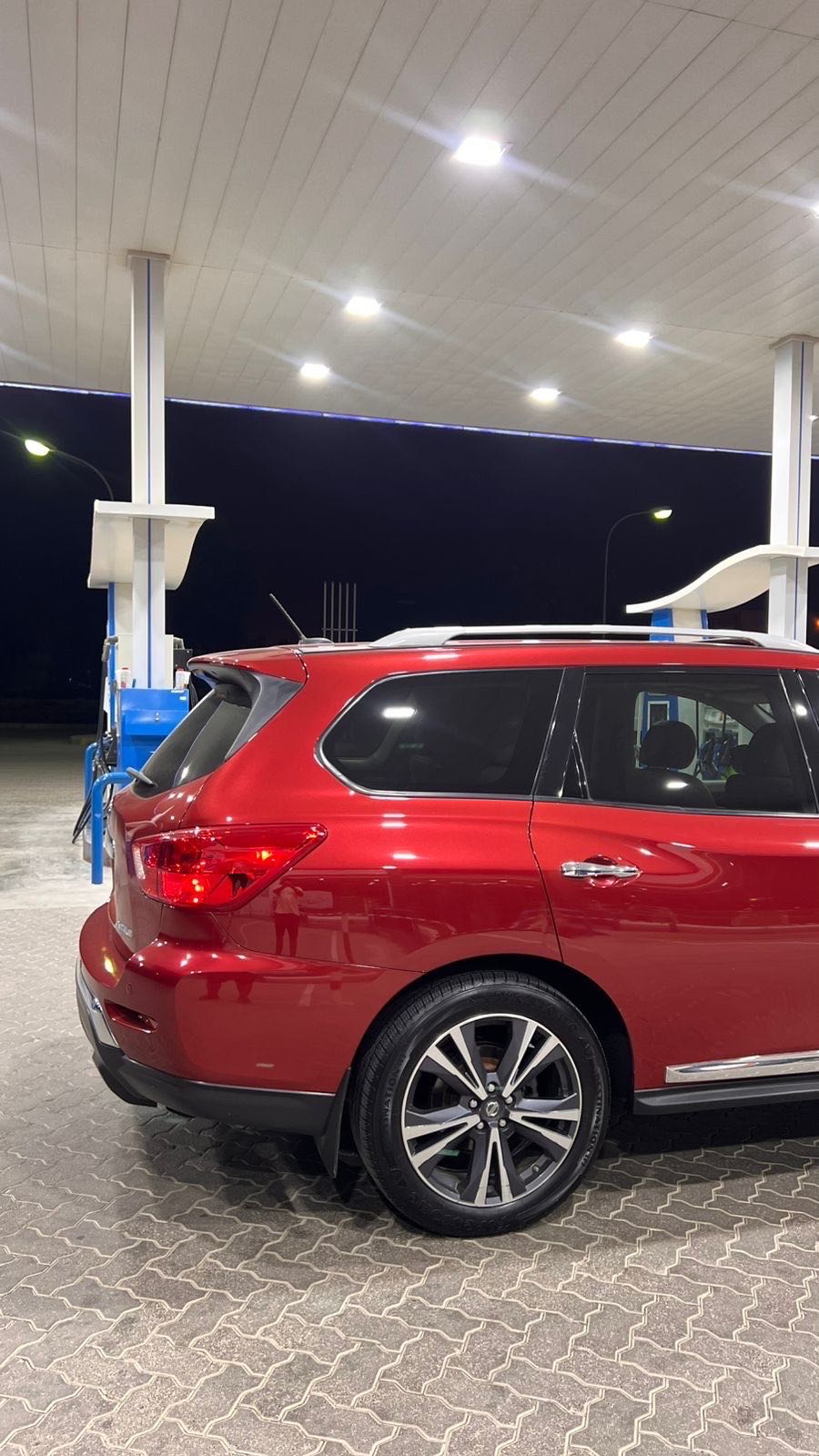 Car Image 2017 NISSAN PATHFINDER PLATINUM