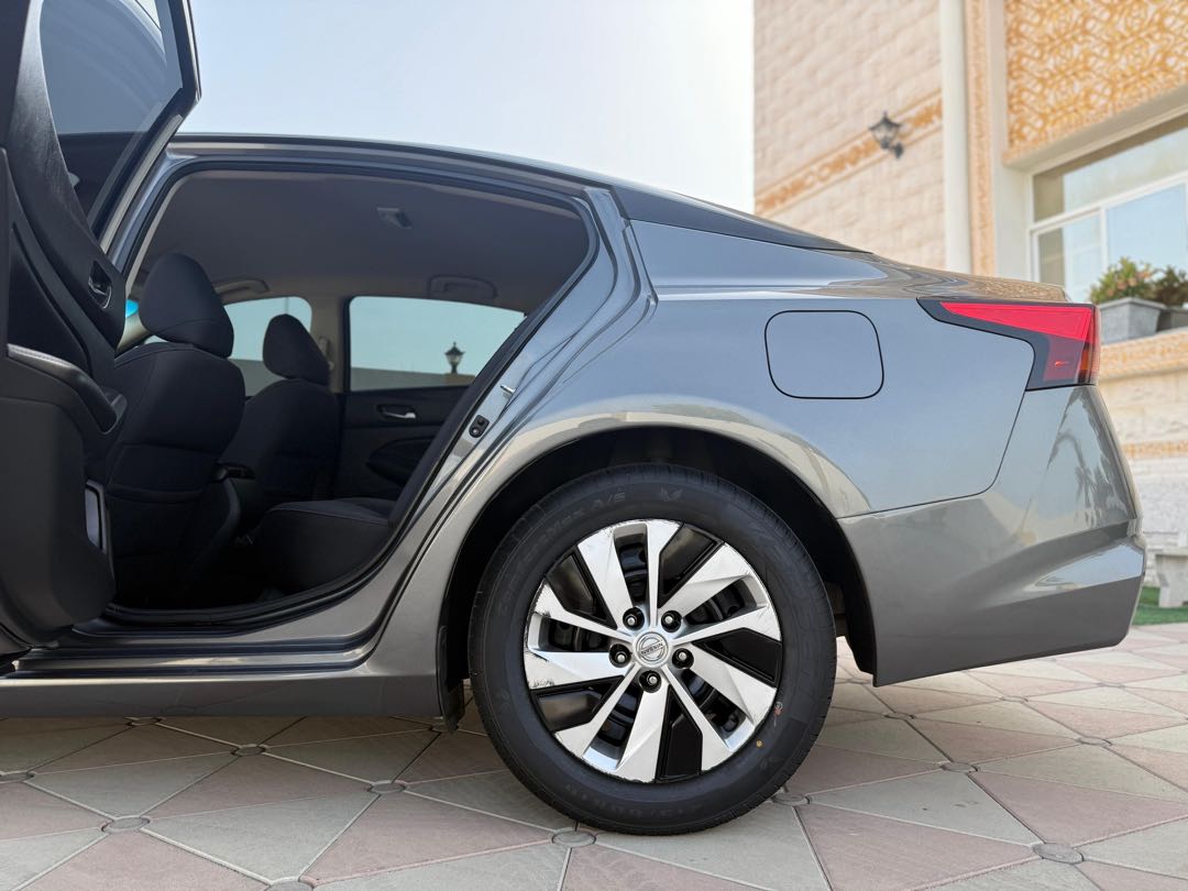 Car Image 2019 NISSAN ALTIMA S