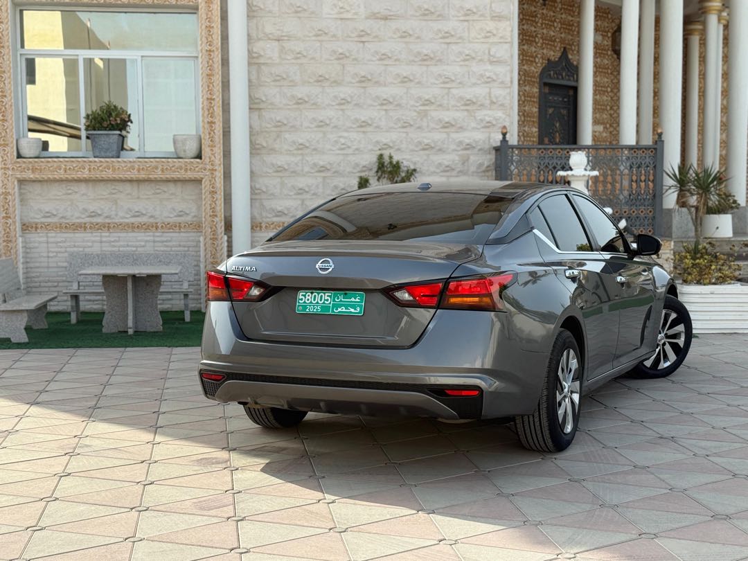 Car Image 2019 NISSAN ALTIMA S