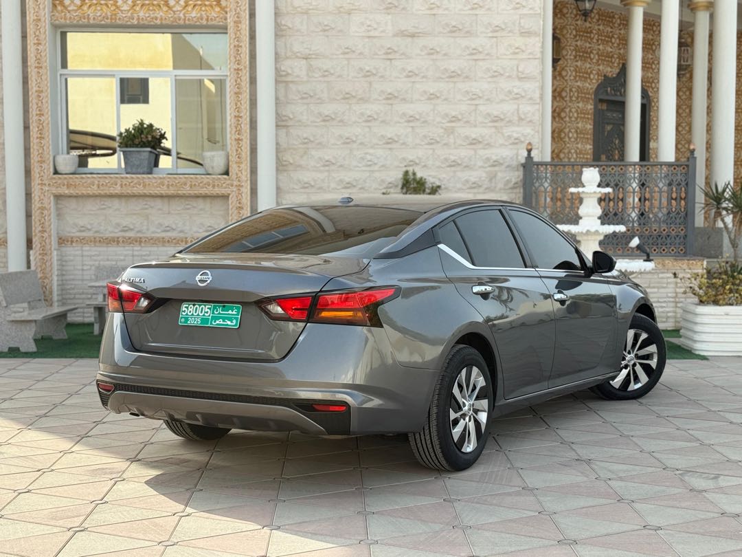 Car Image 2019 NISSAN ALTIMA S