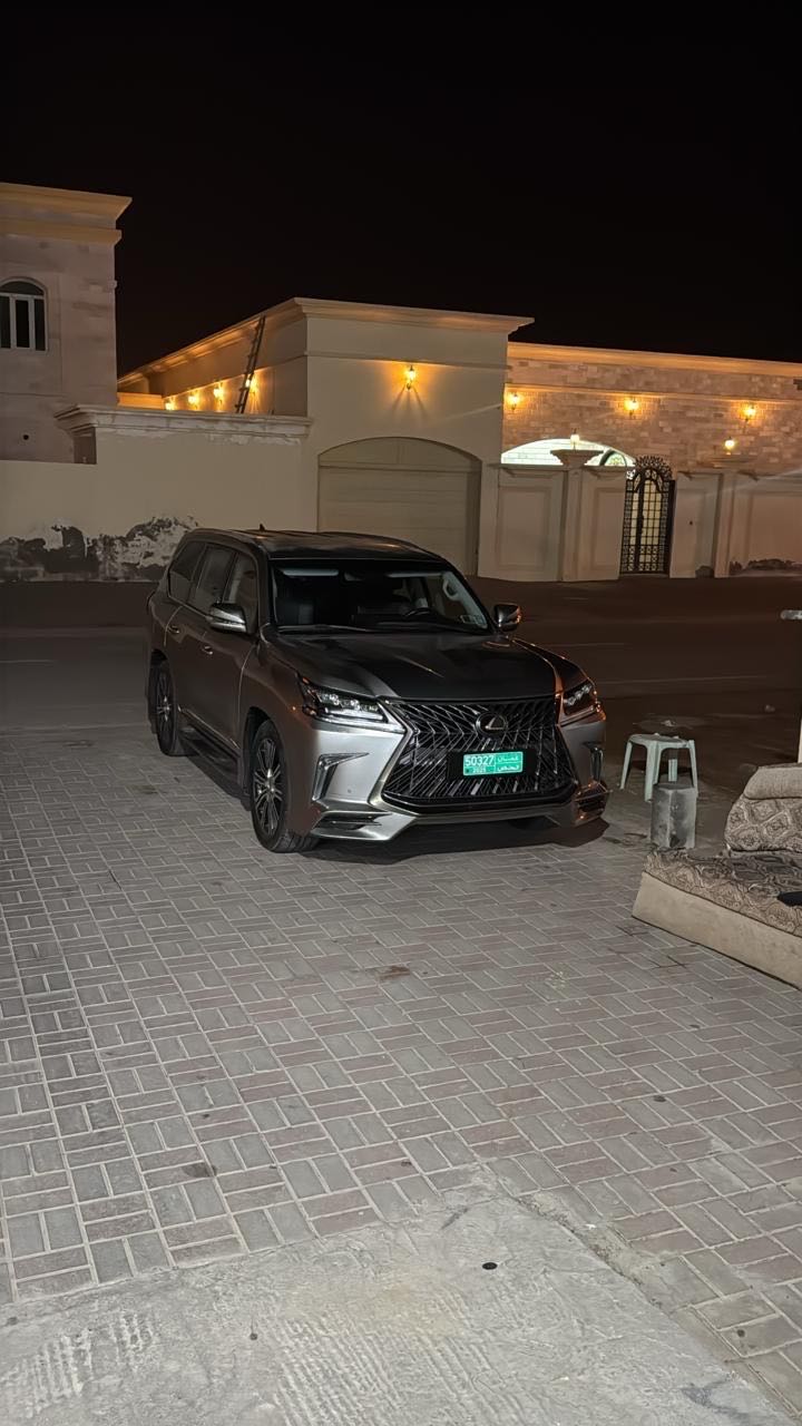 Car Image 2018 LEXUS LX 570
