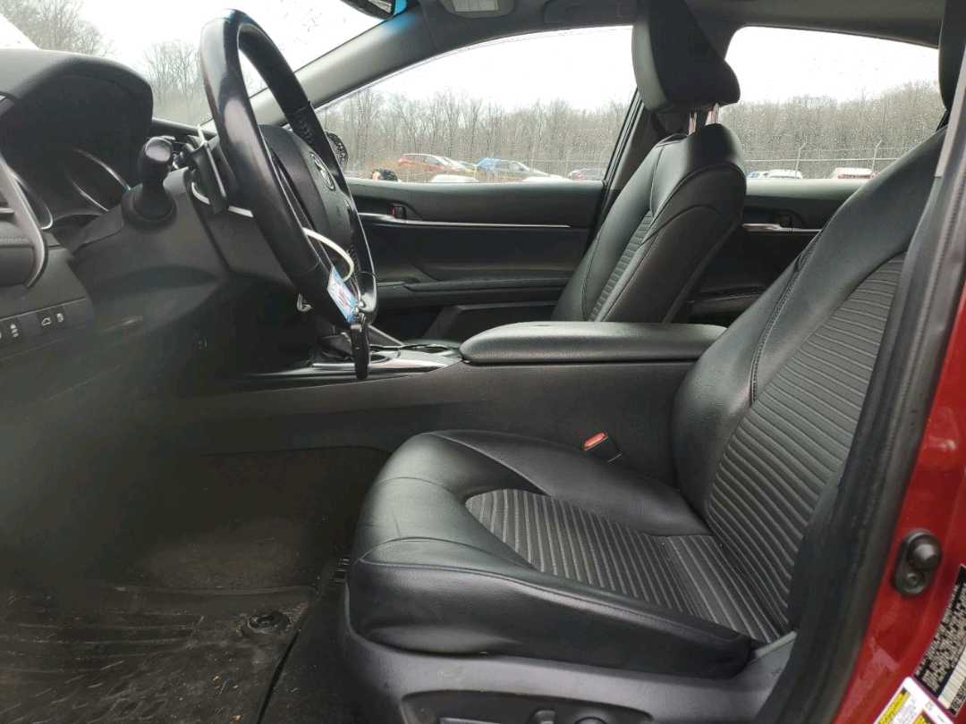 Car Image 2018 TOYOTA CAMRY