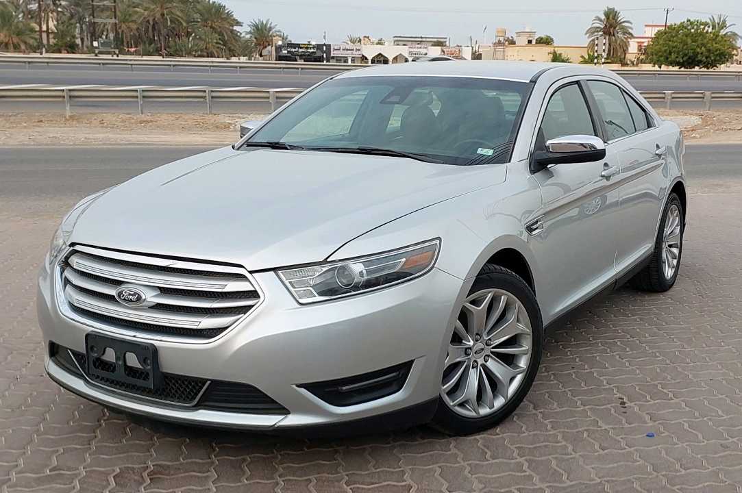 Car Image 2019 FORD TAURUS 