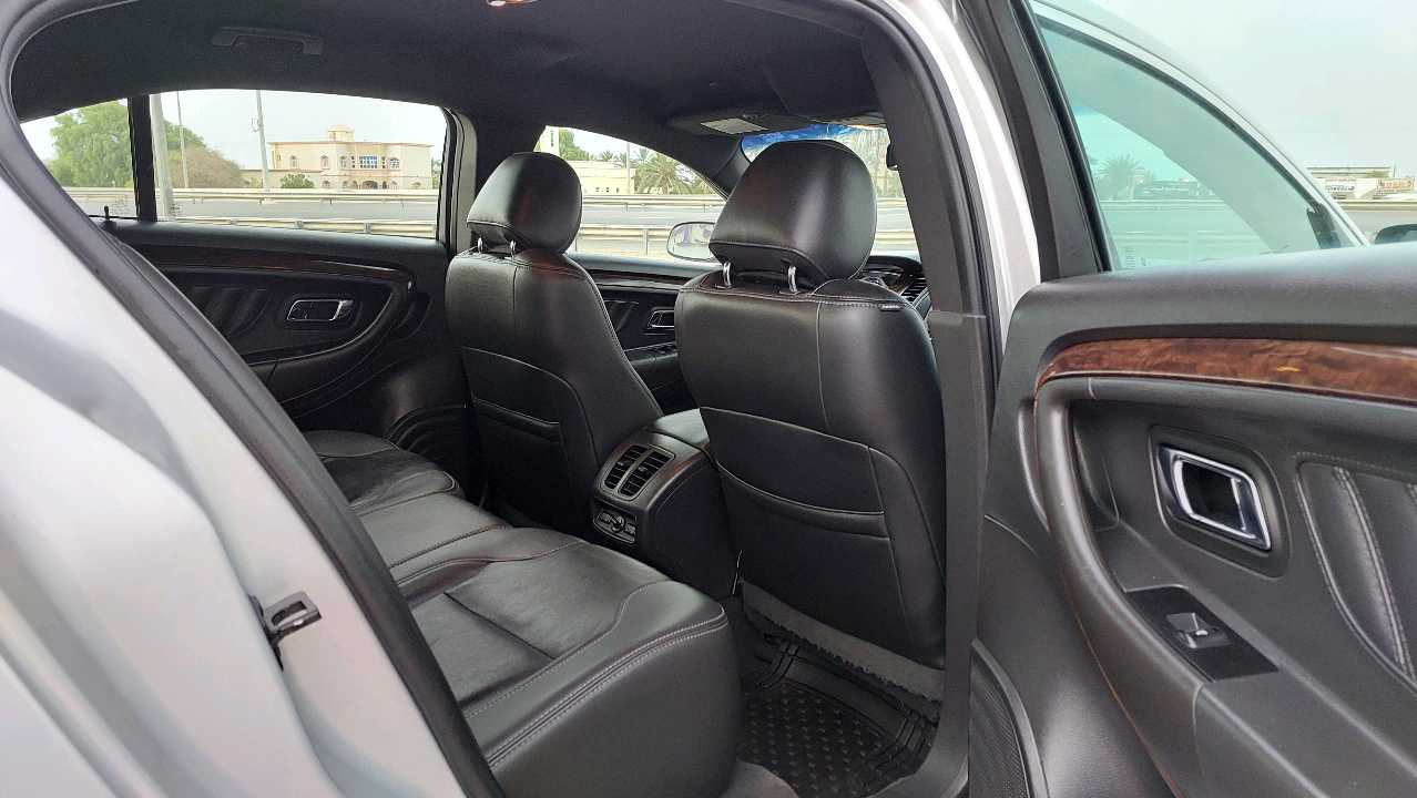 Car Image 2019 FORD TAURUS 