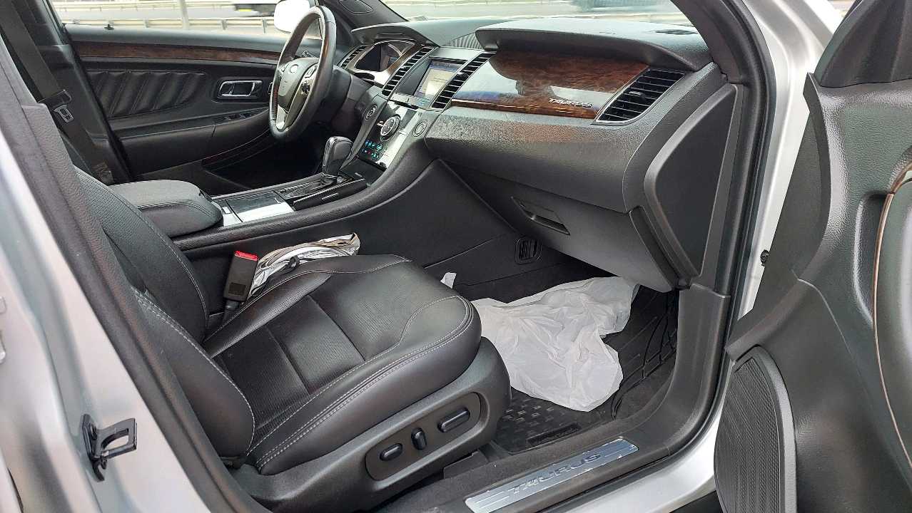 Car Image 2019 FORD TAURUS 
