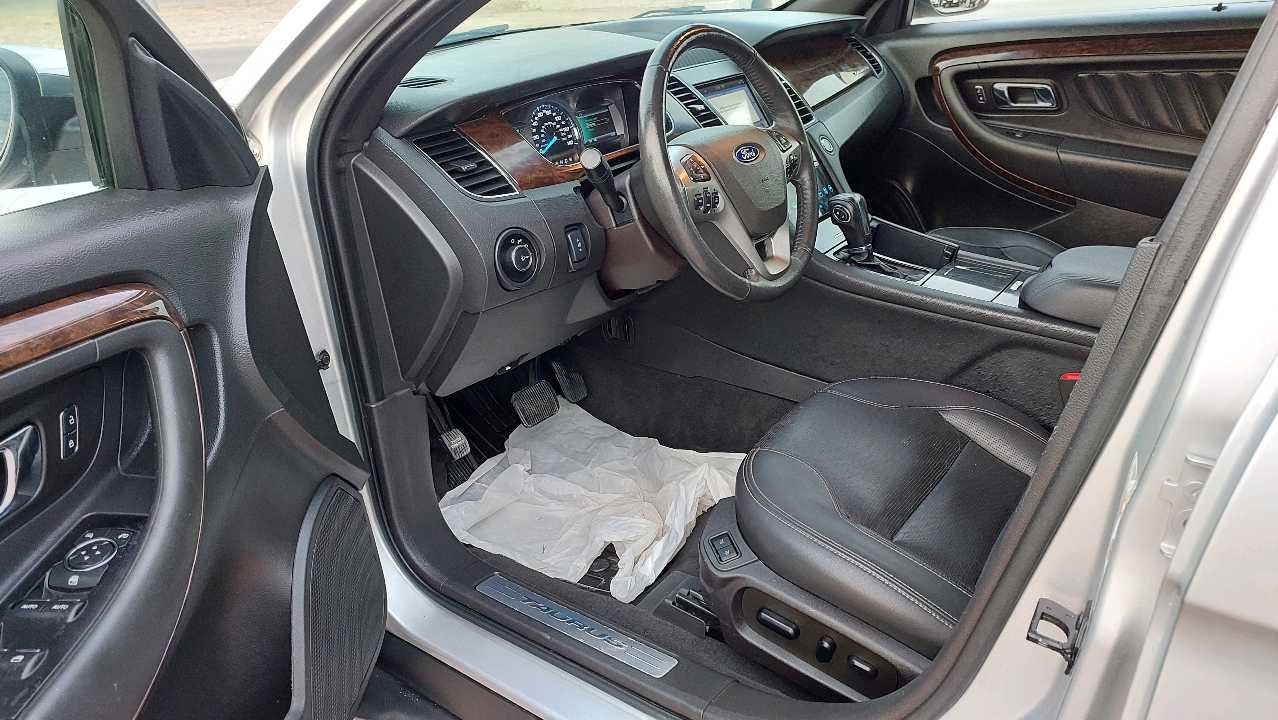 Car Image 2019 FORD TAURUS 