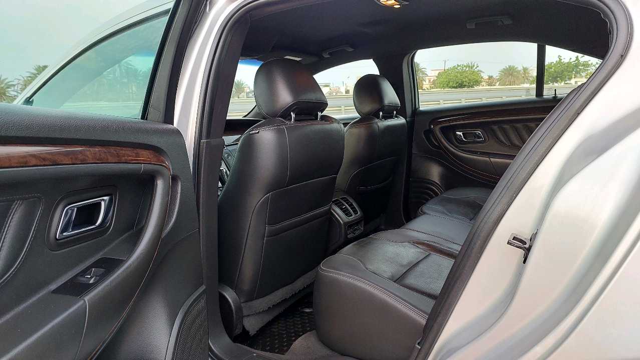 Car Image 2019 FORD TAURUS 