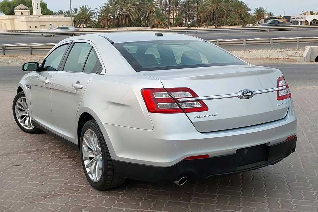 Car Image 2019 FORD TAURUS 