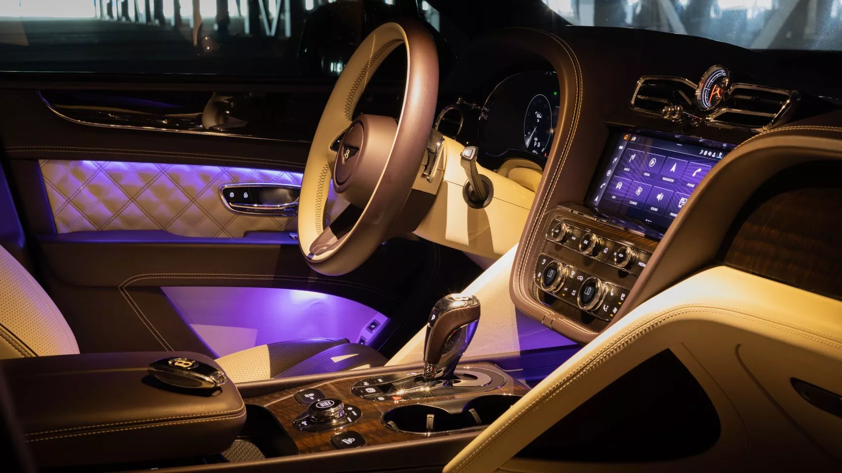 BENTLEY BENTAYGA 2022