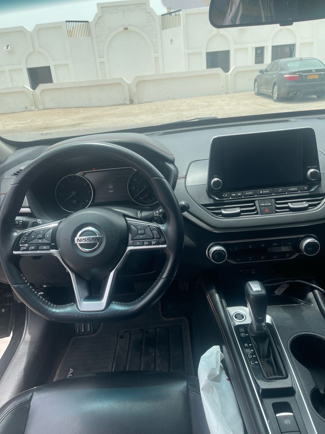 Car Image 2019 NISSAN ALTIMA SR