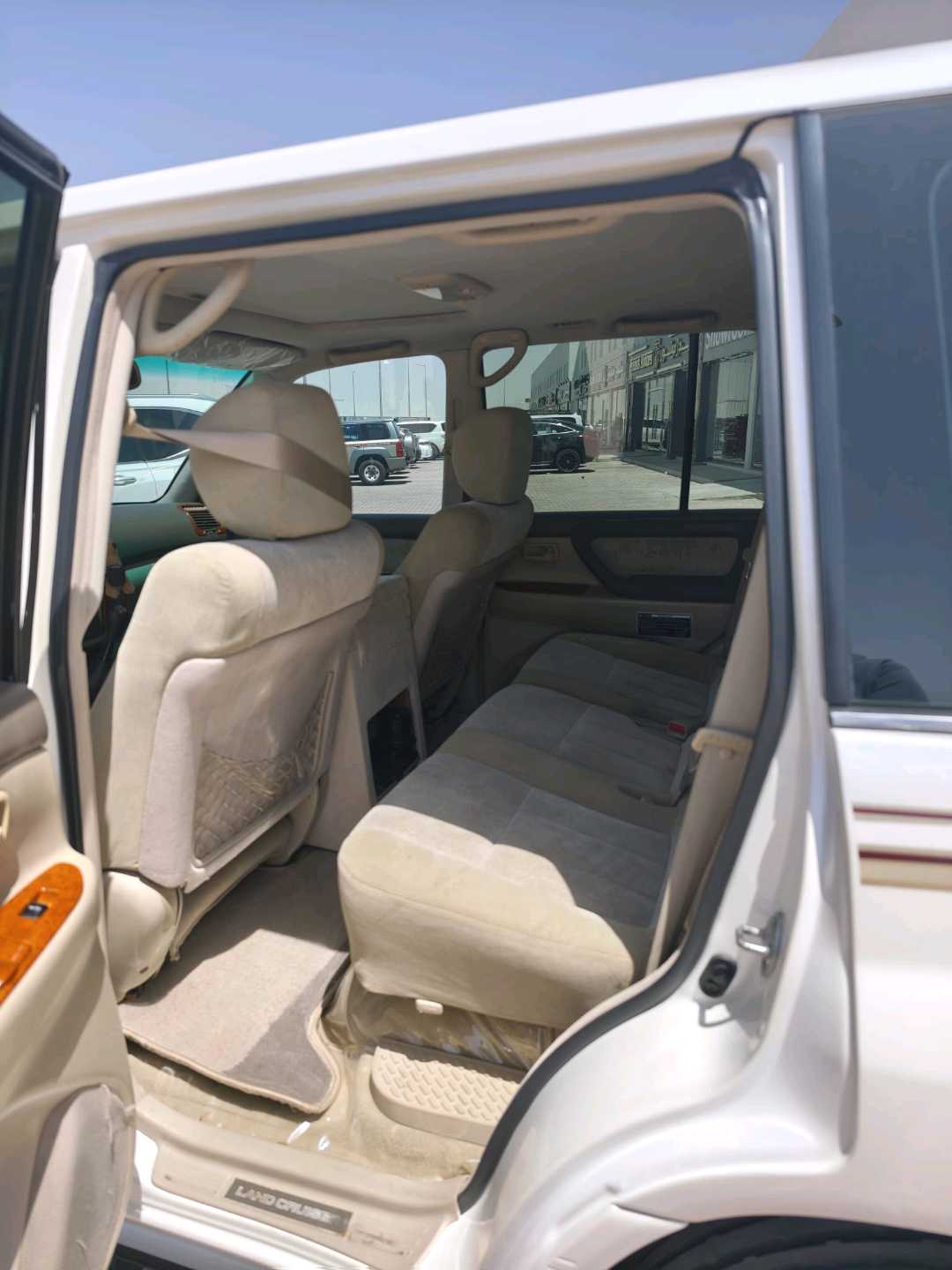 Car Image 2006 TOYOTA LAND CRUISER 