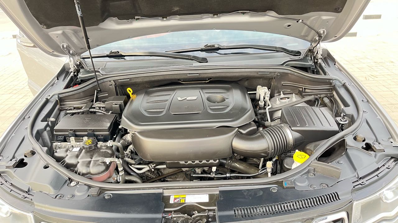 Car Image 2019 JEEP GRAND CHEROKEE 