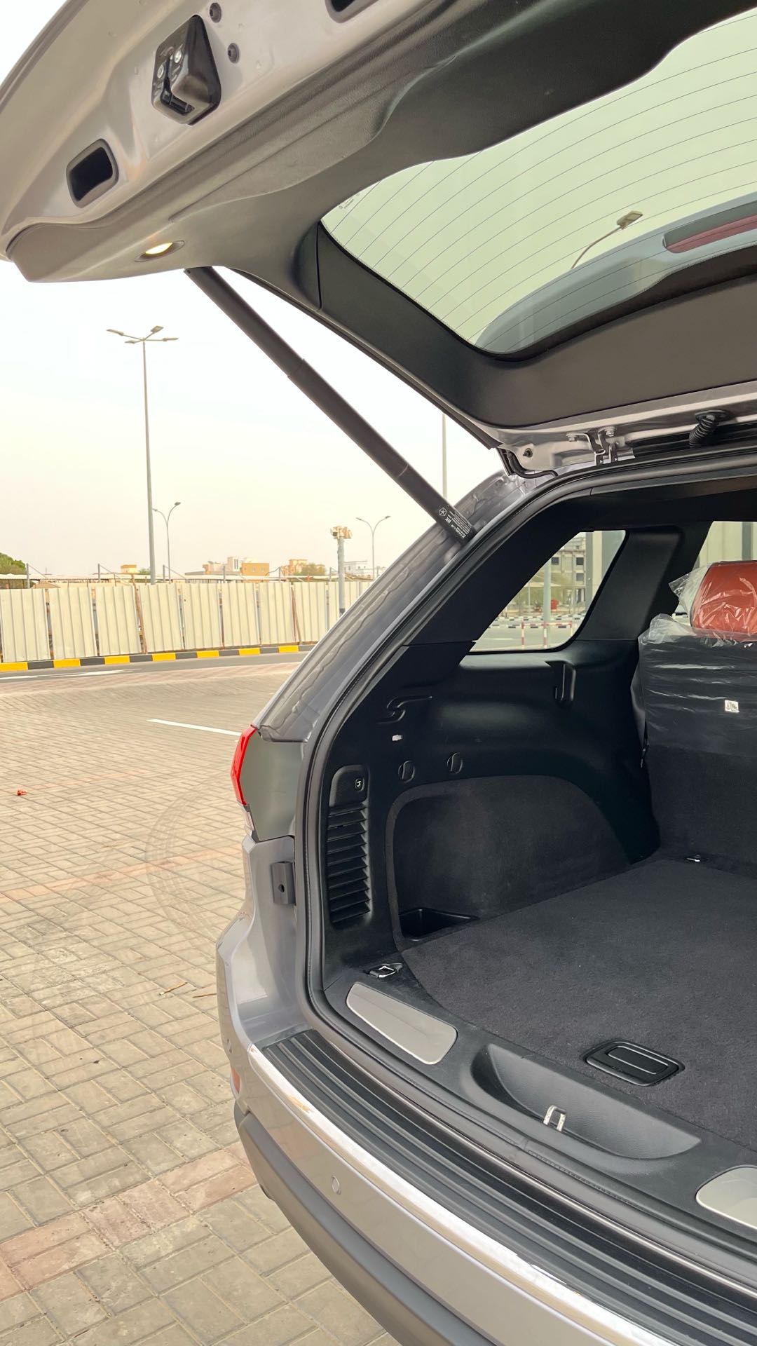Car Image 2019 JEEP GRAND CHEROKEE 