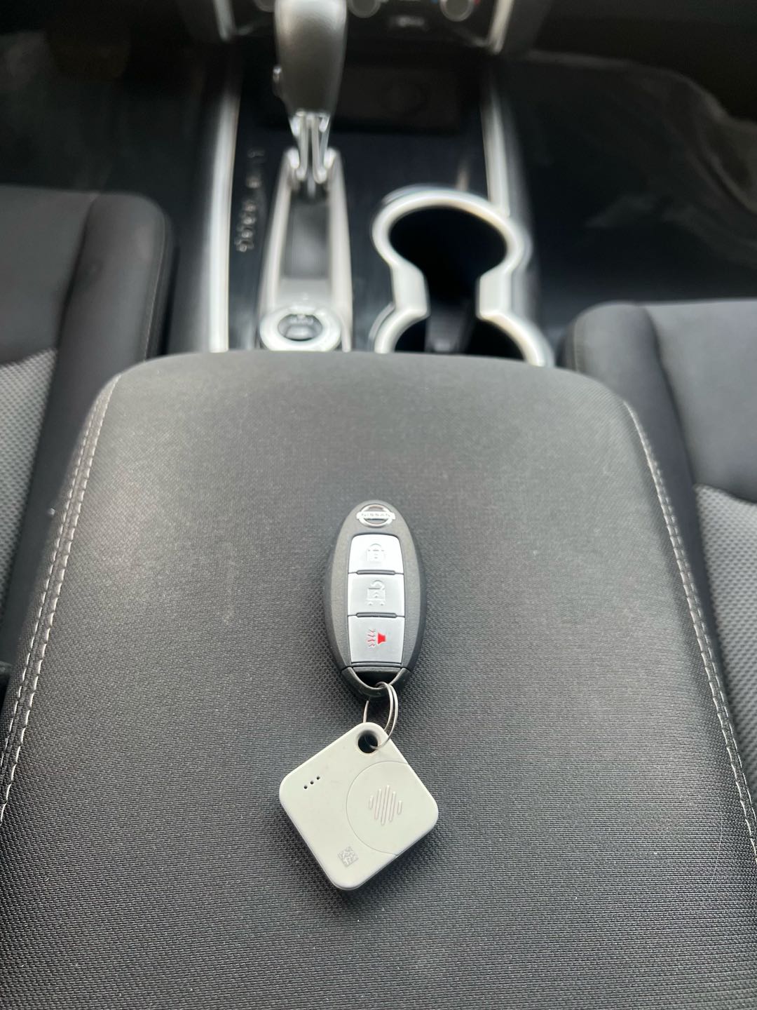 Car Image 2017 NISSAN PATHFINDER SV