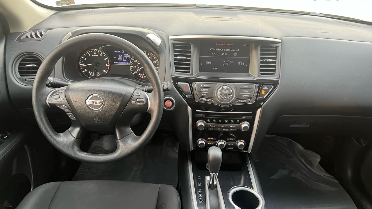 Car Image 2017 NISSAN PATHFINDER SV
