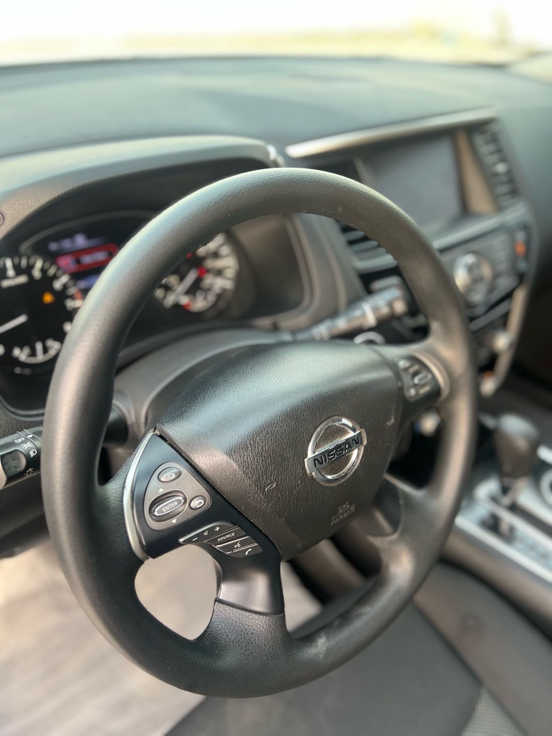 Car Image 2017 NISSAN PATHFINDER SV
