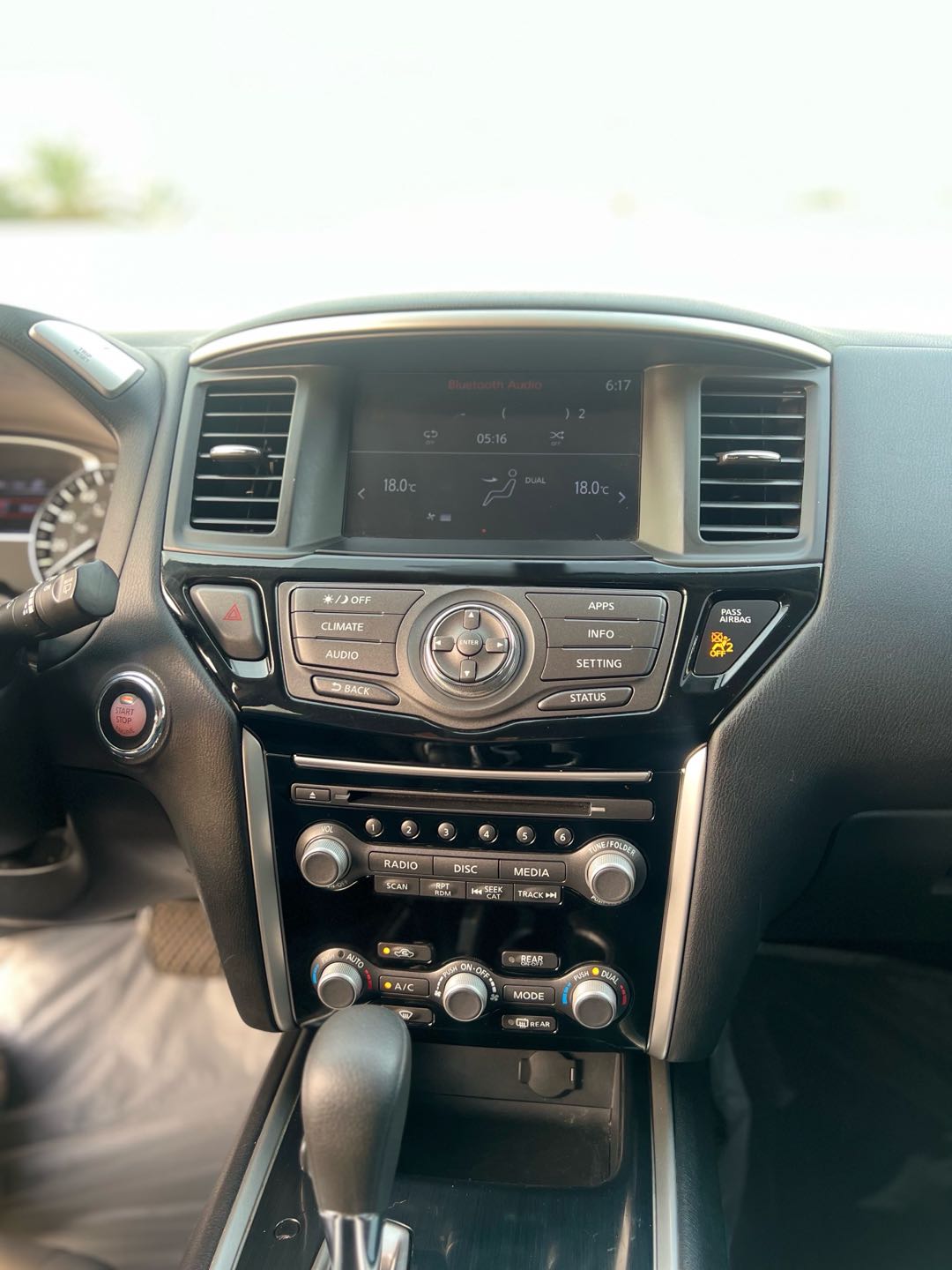 Car Image 2017 NISSAN PATHFINDER SV