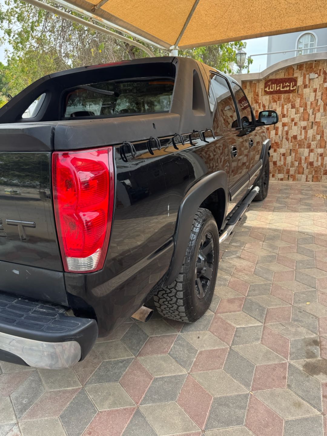 Car Image 2004 CHEVROLET AVALANCHE 