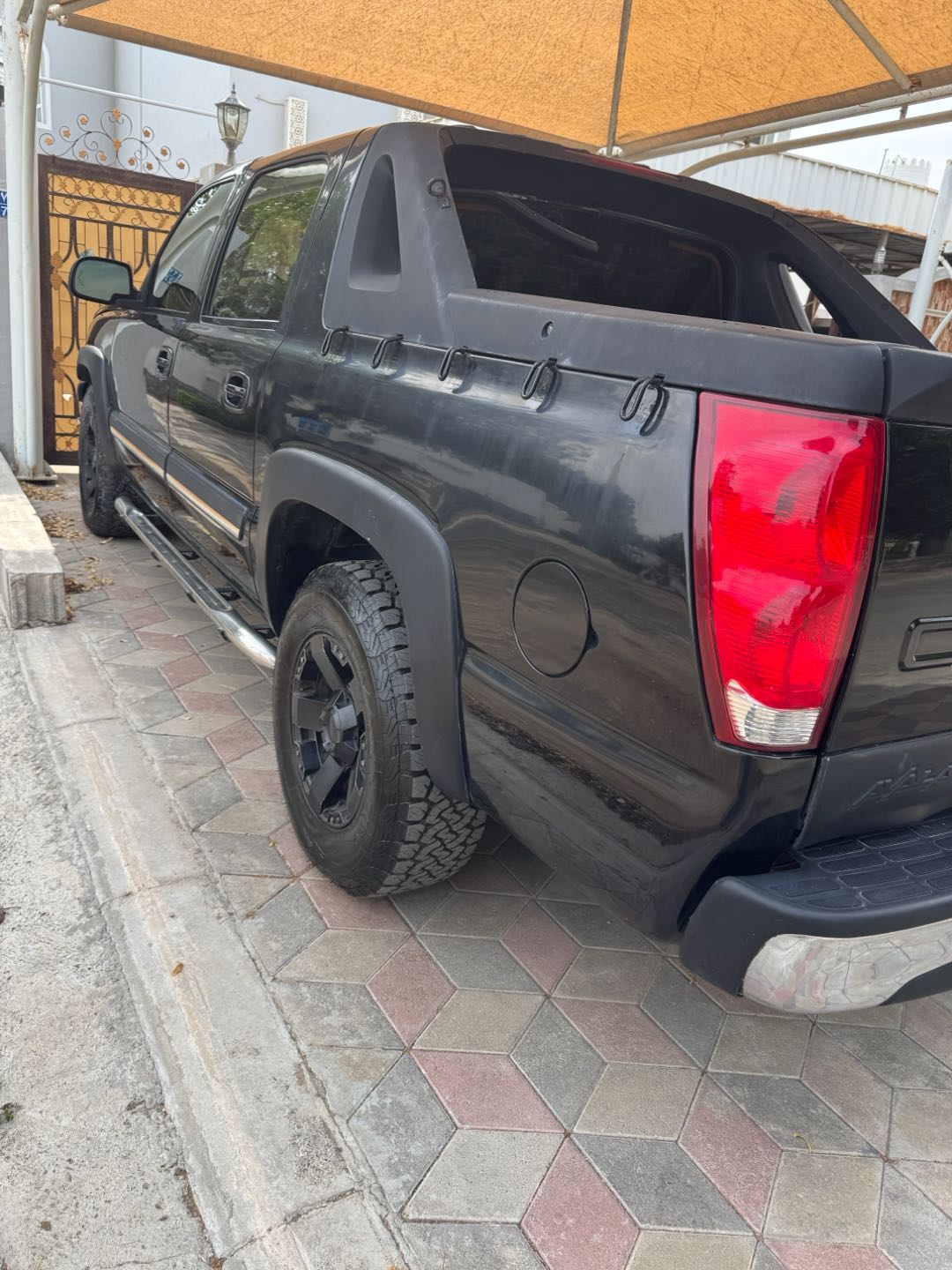 Car Image 2004 CHEVROLET AVALANCHE 