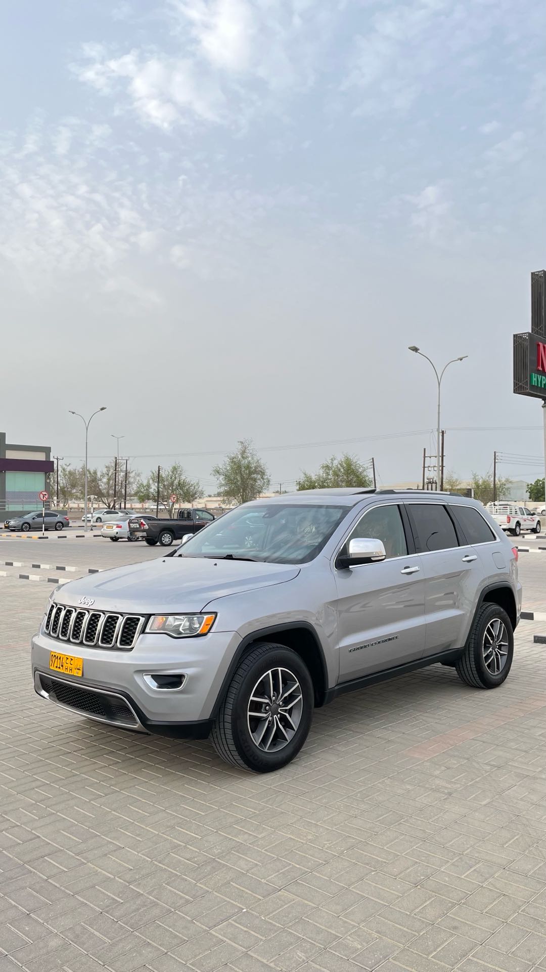Car Image 2019 JEEP GRAND CHEROKEE 