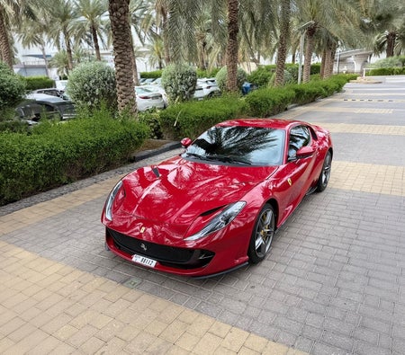 فيراري 812 2025