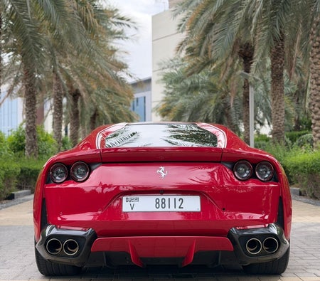 فيراري 812 2025